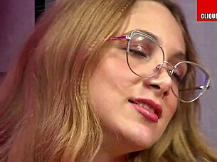 blonde cums with vibrator in pussy