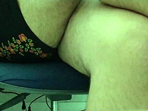 sexy crossed legs in panties, leave your comment and i'll post more videos.