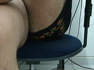 sexy crossed legs in panties, leave your comment and i'll post more videos.