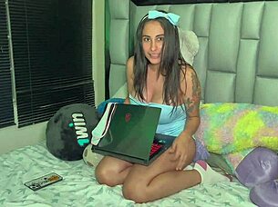 Colombian webcam model gets discovered by her stepbrother in an asian-inspired session