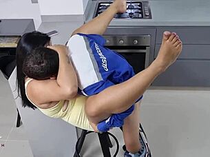 Horny Housewife Seducing Gas Technician - BBW Savannah Watson