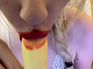 Elza Kom's sexy dance and blowjob in lingerie is super hot!