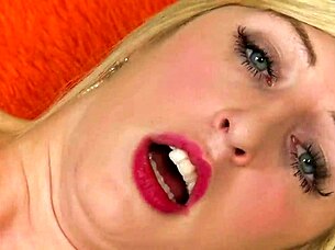 Romana Ryder får sin barberte fitte creampied under en tretur