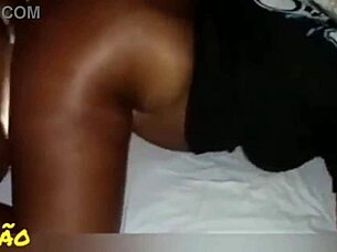 enchendo o cuzinho de leite com big black cock