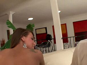 superhot babe gets her wet pussy fucked doggystyle 😏