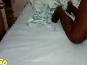 enchendo o cuzinho de leite com big black cock