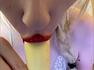 Elza Kom's sexy dance and blowjob in lingerie is super hot!