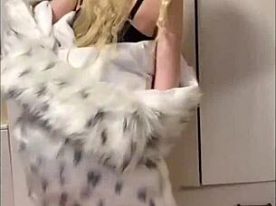 Elza Kom's sexy dance and blowjob in lingerie is super hot!