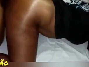 enchendo o cuzinho de leite com big black cock