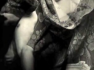 내 비밀스러운 삶이 빈티지 에로틱 무성 영화 마법을 공개