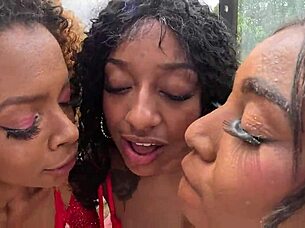 minhas amigas me ensinaram a usar brinquedos com beijos e toques