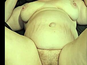 milf foot fucks deep in pussy?