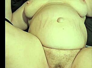 milf foot fucks deep in pussy?