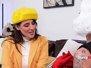 Aubree Valentine Feels Deep Emotion During Juicy Lesbian Muff Diving