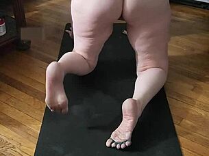 Hot milf performs naked yoga routine for viewers.