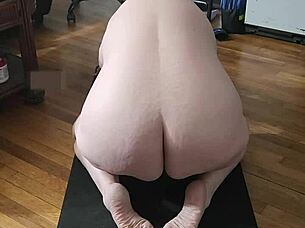 Hot milf performs naked yoga routine for viewers.