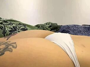 โย ว่านเล่นจริงหรือท้าทายกับแม่เลี้ยงเซ็กซี่ของฉัน?