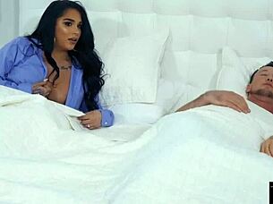 jane marie fucks with her big shemale cock 😈