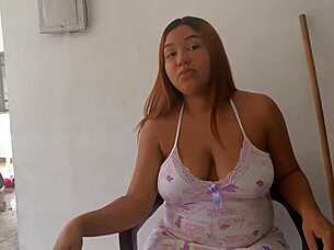 I Offer Burgers to This Pregnant Venezuelan for Videos: I'm the Exploiting Boss