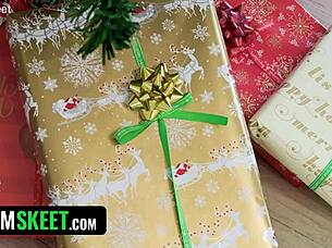 Santa Says, 'Cum Early This Year With Big Tits And Ball Licking!'