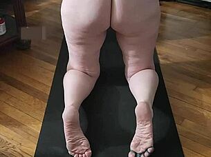 Hot milf performs naked yoga routine for viewers.