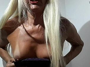 the beautiful blonde mature woman with large buttocks enjoys a solo pov