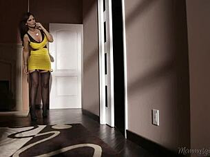 Syren de Mer subtly seduces Emma Evins in mommy's girl scenario