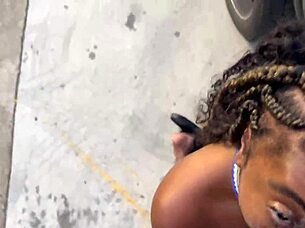 فتاة الددي تشتهي الزب الصباحي الساخن