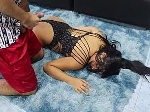 mi terapeuta de 18 años colombiana enseña ejercicios de calentamiento con boca hermosa