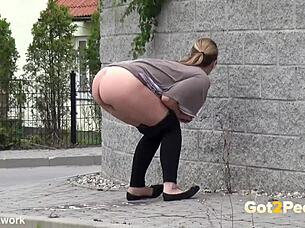 sexy city pissing with bubble butt blonde