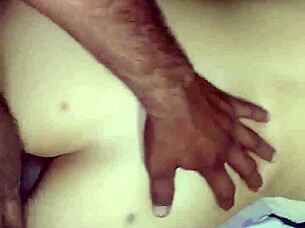 mi sexy hermanastra toma una siesta en la sala con ropa muy provocativa no me resisto y le rompo el culo antes de que llegue alguien a casa