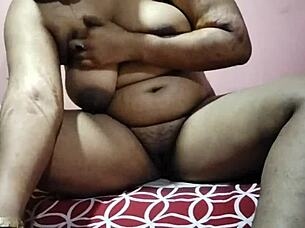 That hot Indian aunty is having sex with her neighbor uncle