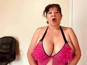 i masturbate while playing with my big tits and sexy body.