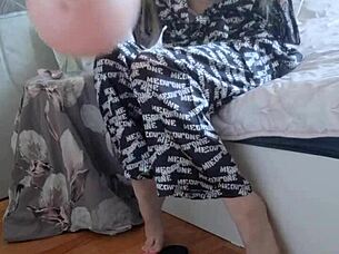 elza kom in nylon tights for financial domination fetish