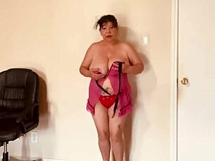 i masturbate while playing with my big tits and sexy body.