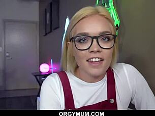 Hot milf blows stepson while stepsis watches the action 😈