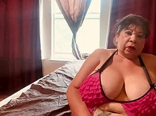 i masturbate while playing with my big tits and sexy body.