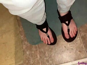 Curvy babe offers hot pee in bathroom scene