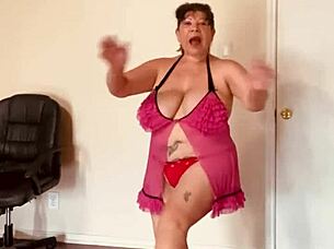 i masturbate while playing with my big tits and sexy body.
