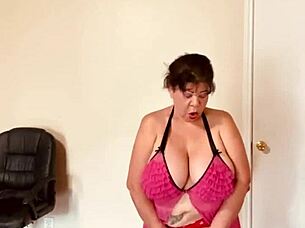 i masturbate while playing with my big tits and sexy body.