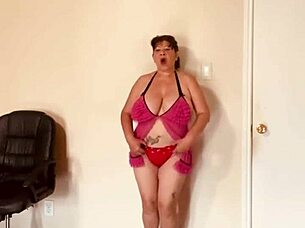 i masturbate while playing with my big tits and sexy body.