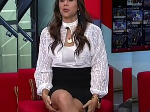 I accidentally saw Paola Rojas' upskirt and couldn't look away