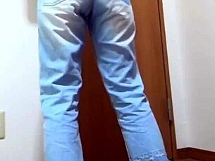 a girl pees her jeans because her bro is using the bathroom 🚽