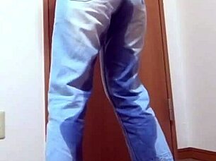 a girl pees her jeans because her bro is using the bathroom 🚽