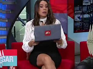 I accidentally saw Paola Rojas' upskirt and couldn't look away