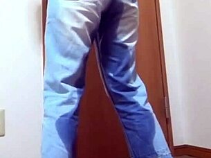 a girl pees her jeans because her bro is using the bathroom 🚽