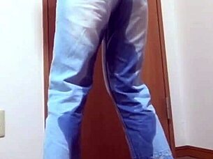 a girl pees her jeans because her bro is using the bathroom 🚽