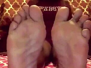 my step sister in law has beautiful ebony feet