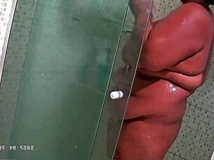 i hide camera on chubby stepmom showering