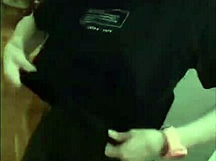 Šunjam se seksati pored tasta dok je na telefonu